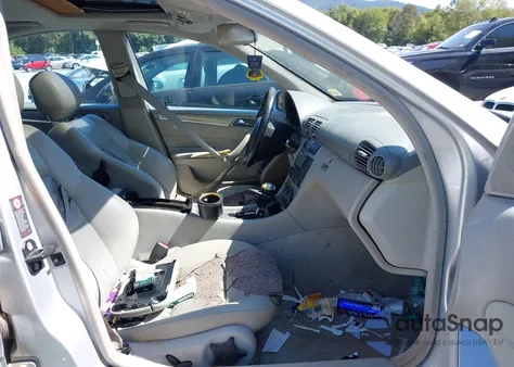 2006 Mercedes-Benz C 230 Sport z USA, uszkodzony, nr VIN WDBRF52H26F751918